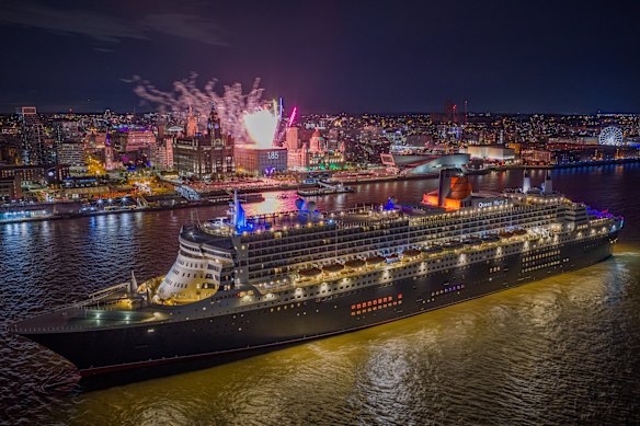 Queen Mary 2 durante las celebraciones del 175 aniversario de Cunard en Liverpool en 2015.