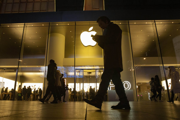 Apple’s profit and revenue for the period easily exceeded analyst estimates.