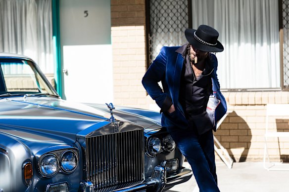 Singer-relevant writer Angus Stone, Aka Dope Lemon.