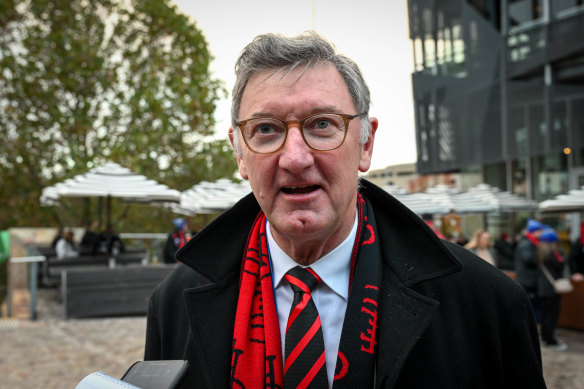 Essendon great Simon Madden has resigned from the board.