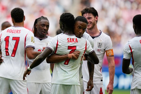 A Inglaterra dominou a França no primeiro tempo.