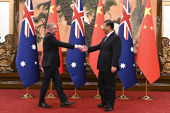 Il primo ministro Anthony Albanese incontra il presidente cinese Xi Jinping nella Grande Sala del Popolo di Pechino, Cina.