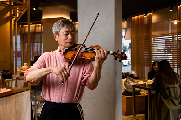 Xiao Tang Qin no restaurante de macarrão chinês em 2022.