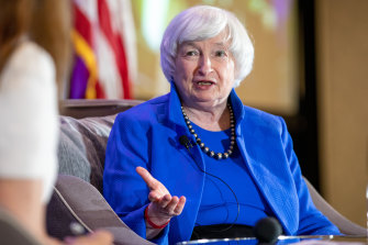 La secretaria del Tesoro de EE. UU., Janet Yellen Yellen, y su personal han estado recorriendo el mundo tratando de convencer a los países, las aseguradoras, los bancos y las compañías navieras de que un tope de precios podría funcionar para afectar los ingresos petroleros de Rusia y socavar su capacidad para financiar la guerra en Ucrania sin provocar el petróleo. precio a dispararse.