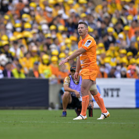 Foley kicking a conversion for Kubota.