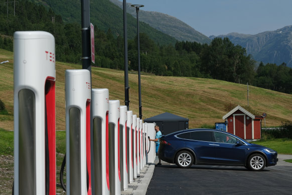 In Norway, 74.5% of new car sales in 2020 were electric.