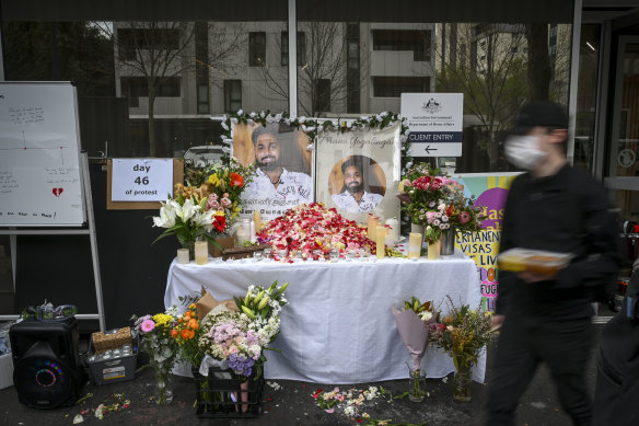 
Protesters outside the Department of Home Affairs Office in Melbourne’s Docklands on Thursday display portraits of a 23-year-old asylum seeker who died in Melbourne on Wednesday after setting himself on fire.