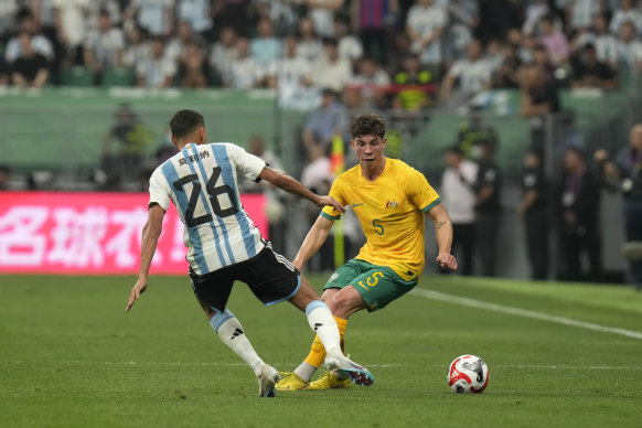Jordan Bos, right, battles for the ball against Argentina’s Nahuel Molina.