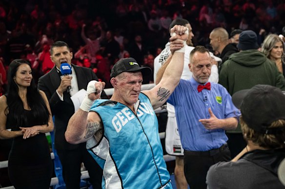 Paul Gallen got the decision.