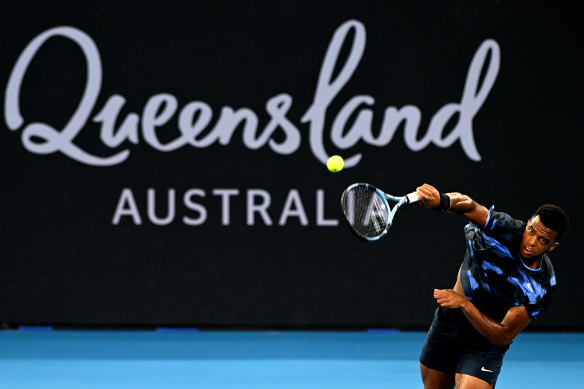 Giovanni Mpetshi Perricard serves.