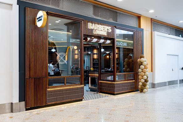 A haircut on the fly … Barber’s Lounge.