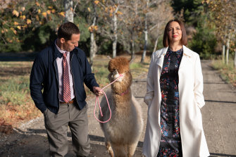 Molly (Maya Rudolph) and accountant Arthur (Nat Faxon) and llama in Loot.