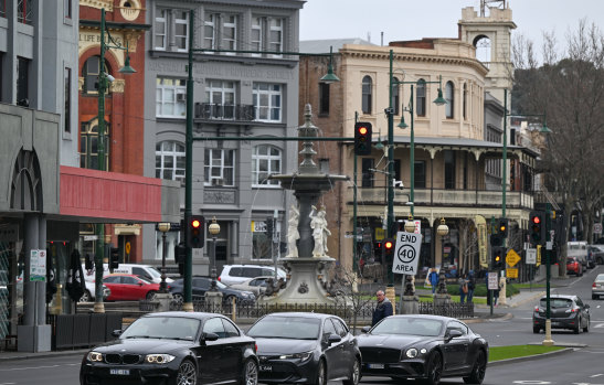 Infrastructure Victoria wants regional cities, including Bendigo, to rein in sprawl and build more homes in established areas.