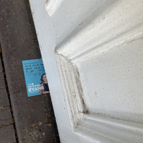 A Monique Ryan flyer left under a Hawthorn front door in April or May and found by state teal candidate Melissa Lowe six months later, indicating the house was empty the entire time.