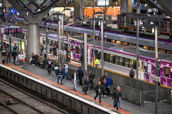 There has been a rise in the number of V/Line passengers since the government capped daily travel at $9.20.
