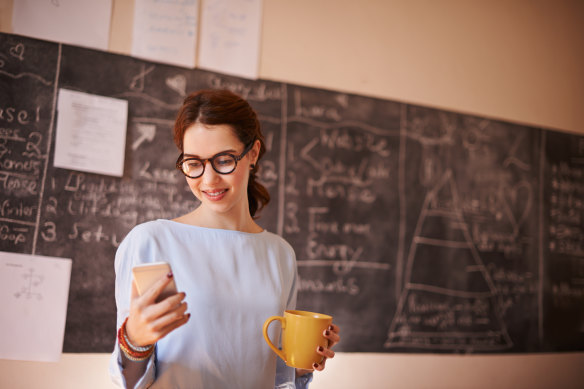 Should mobile phones be banned in the classroom?