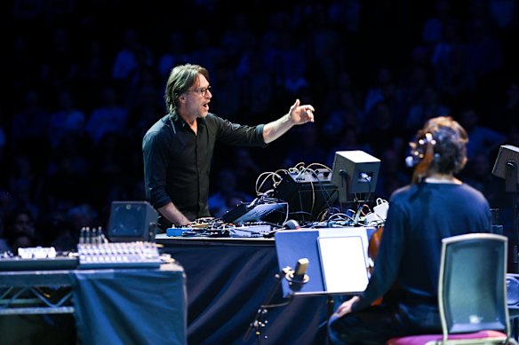 Eric Whitacre conducting the world premiere of Eternity in an Hour at the BBC Proms 2024.