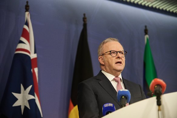 رئيس الوزراء أنتوني ألبانيزي يتحدث في سيدني.