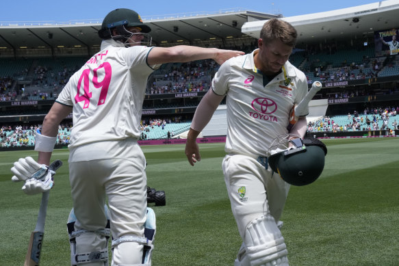 Steve Smith walks out to bat in place of David Warner.