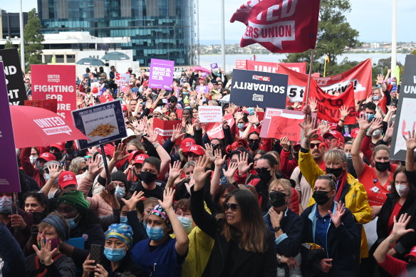 WA public sector workers want a minimum 5 per cent wage rise.