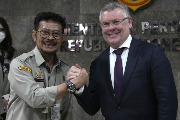Agriculture Minister Murray Watt  with his Indonesian counterpart Syahrul Yasin Limpo.