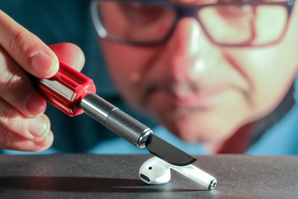 Taking apart an Airpod to replace the battery, without destroying the outer casing, is impossible.