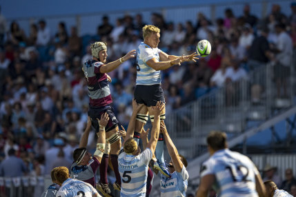 Hugh Sinclair wins a lineout for the Waratahs on Friday night.