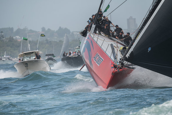 Andoo Comanche on her way out of Sydney Heads.