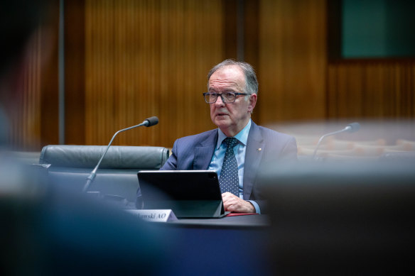 Ziggy Switkowski diz que a forma como o Partido Trabalhista lida com a propriedade da NBN representa um pensamento de curto prazo.
