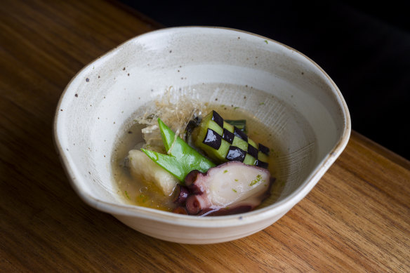 Zensai featuring seafood such as octopus and oyster simmered in dashi.