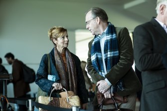 Heather Mitchell as Anita and Hugo Weaving as Glen in <i>Love Me</i>.