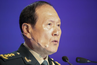 General Wei Fenghe Pazar günü Singapur'daki Shangri-La Diyalog zirvesine hitap ediyor.
