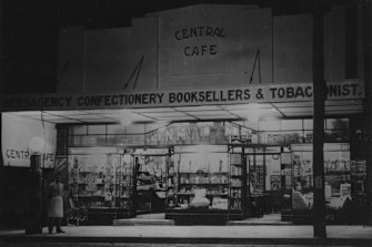 Blackall’s Central Cafe in 1939. The Politis family moved to the remote Queensland town and worked at the cafe in the 1950s. Nick Politis would pump petrol out the front after school. 