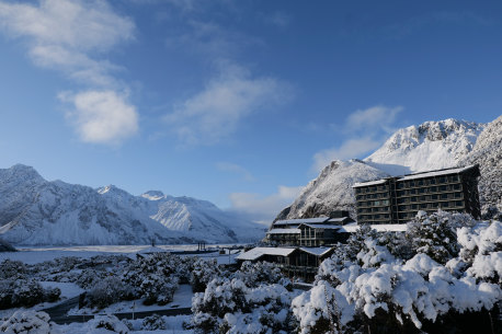 The Hermitage and it’s Aoraki Wing (the tower at right) dwarfed by the surrounding mountains.