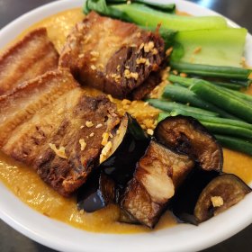 Kare-kare at Pinoy Diner.
