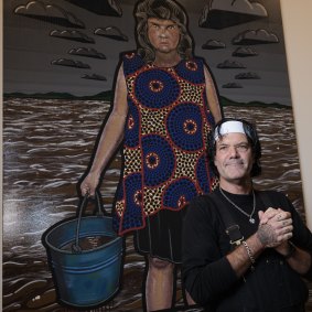 Douglas with his Archibald Prize-winning portrait Moby Dickens in 2022.