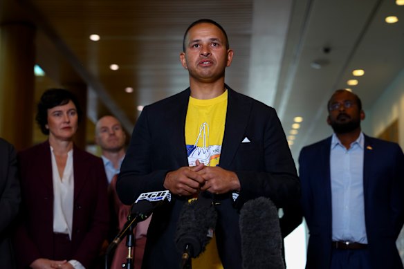Australian cricketer Usman Khawaja had a meeting with Prime Minister Anthony Albanese to discuss gambling’s influence in sport.
