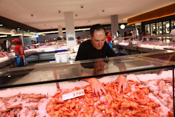 Rick Stein is impressed with the freshness of the prawns. 