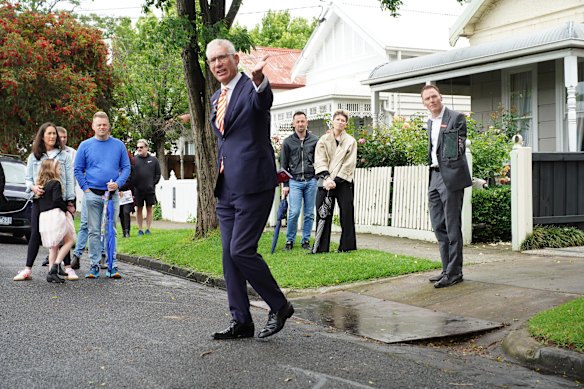 As the cost of living rises, the auction market has been mixed.