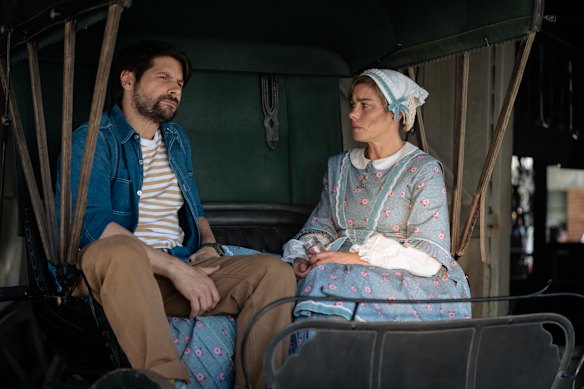 Ryan Johnson as Hamish and Brooke Satchwell as Lillian in Dear Life. 