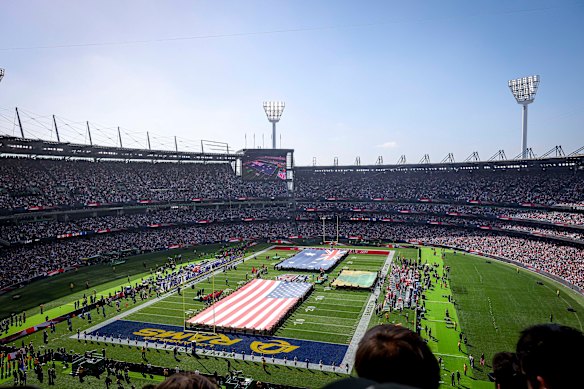 The packed MCG before the start of the Rams v 49ers game.