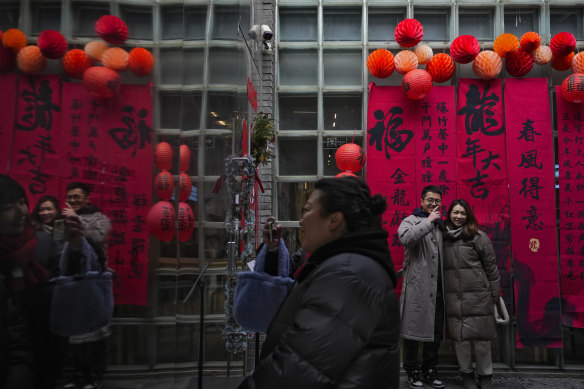 Experts say Beijing’s purported plans to pump 2 trillion yuan into the stock market, and the central bank’s decision to the cut the amount of cash that banks must hold on reserve, will do little to help its economy. 