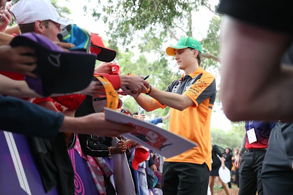 Oscar Piastri signing autographs ahead of qualifying.