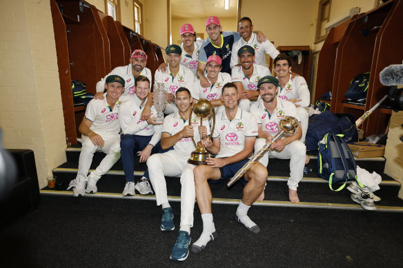 Australia players celebrate their series win at the SCG.