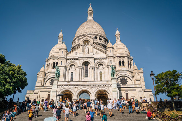 The stairs leading up to Montmartre’s Sacré Coeur are a pickpocketing hotbed.