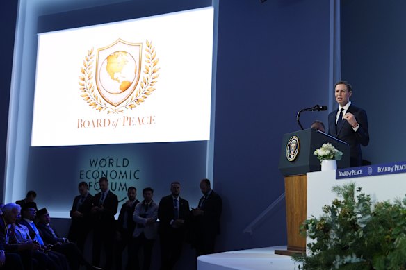 Jared Kushner fala no lançamento do Conselho de Paz em Davos.  