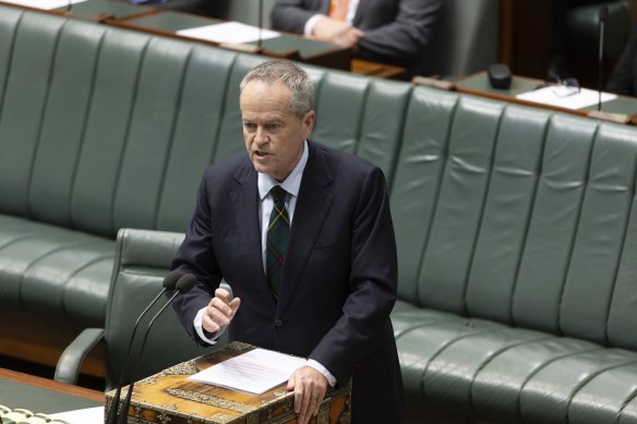 NDIS Minister Bill Shorten announced the government will hire 3000 extra staff for Services Australia. 