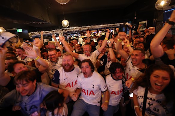 Local Spurs fans celebrate in Surry Hills.