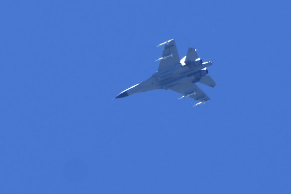 A Chinese fighter jet flies in the direction of Taiwan.