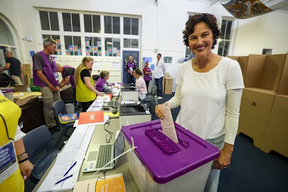 Kate Chaney casts her ballot.